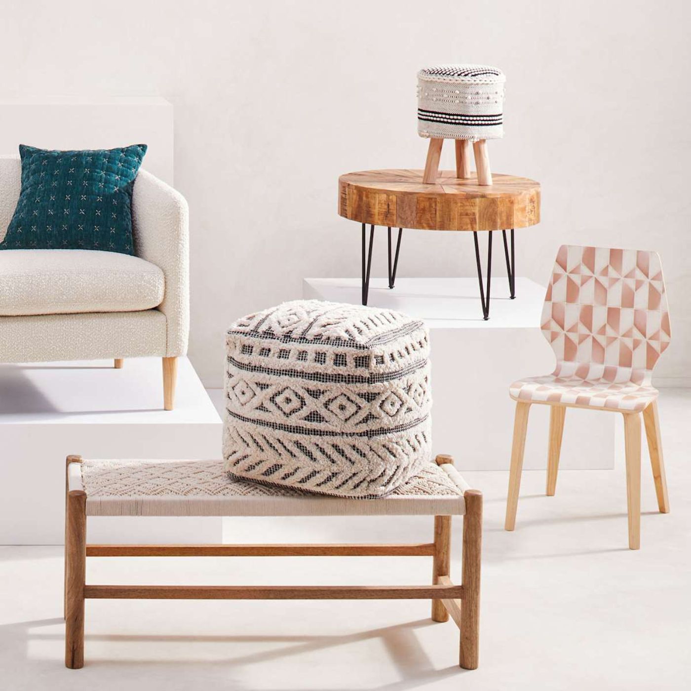 Round Mango Wood Coffee Table With Metal Hairpin Legs, Mango