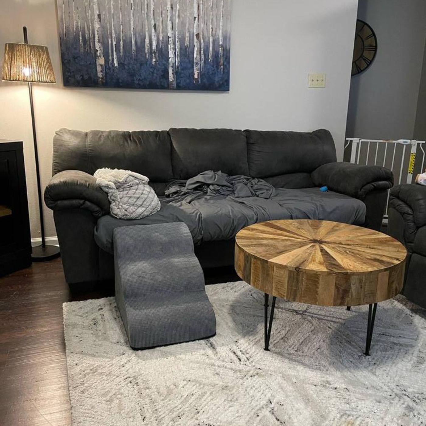 Round Mango Wood Coffee Table With Metal Hairpin Legs, Mango