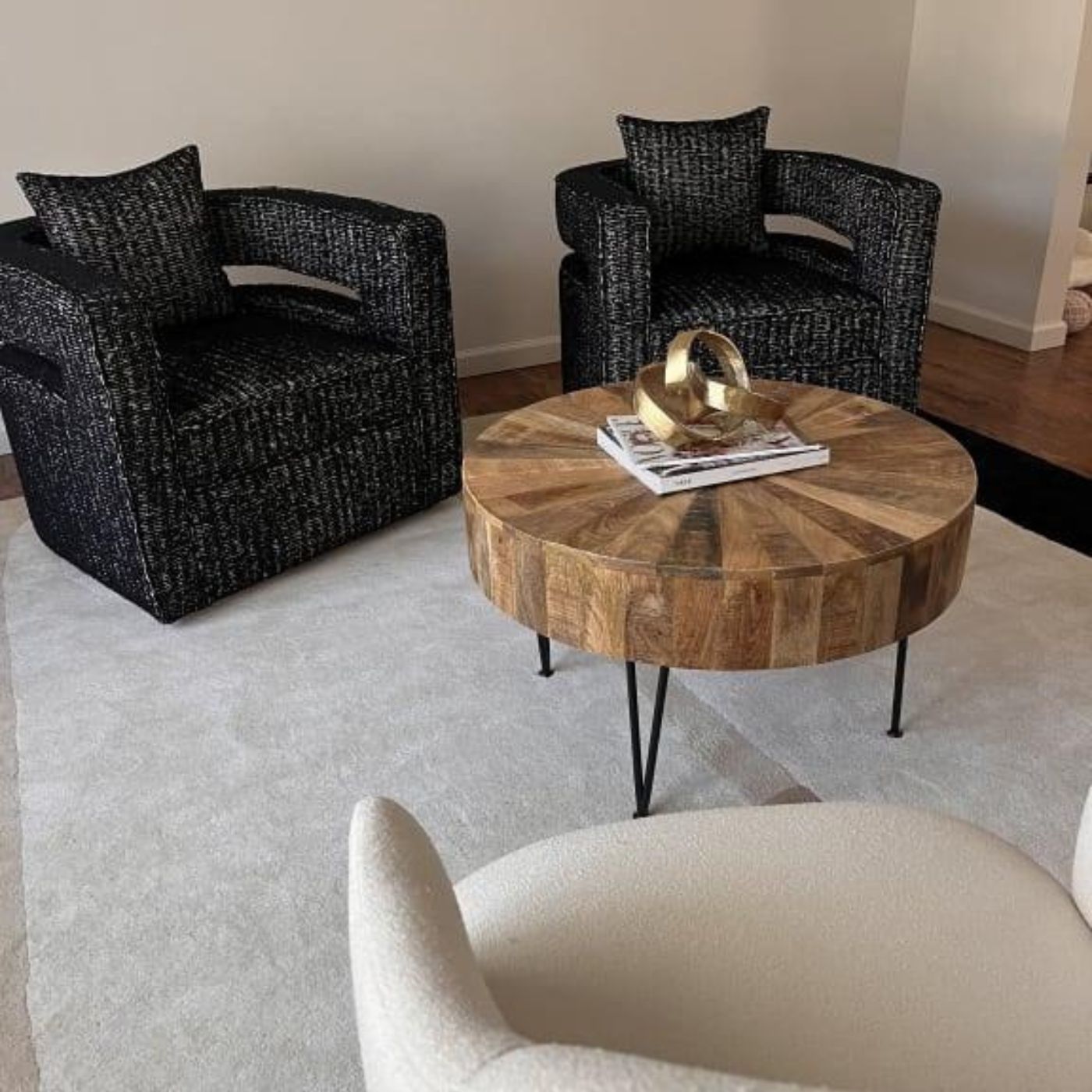 Round Mango Wood Coffee Table With Metal Hairpin Legs, Mango