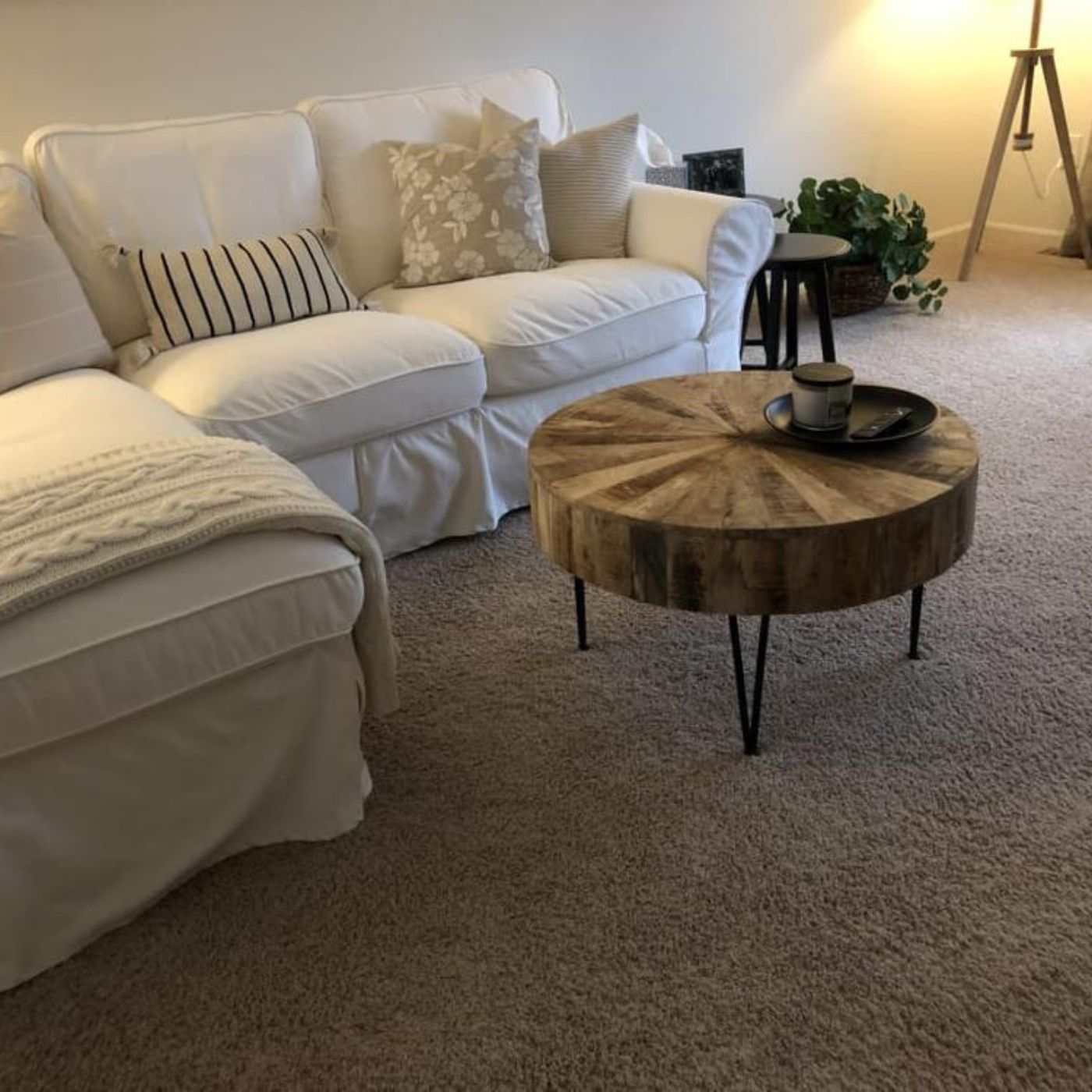 Round Mango Wood Coffee Table With Metal Hairpin Legs, Mango